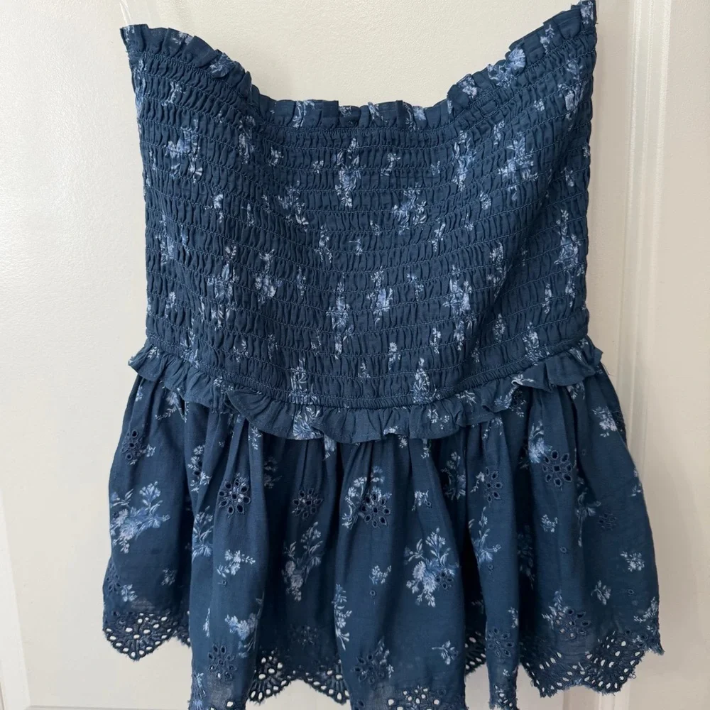 American Eagle Outfitters Blue Floral Smocked Sleeveless Convertible Top - Picture 2 of 4